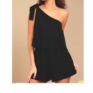 Lulu’s one shoulder tied Romper